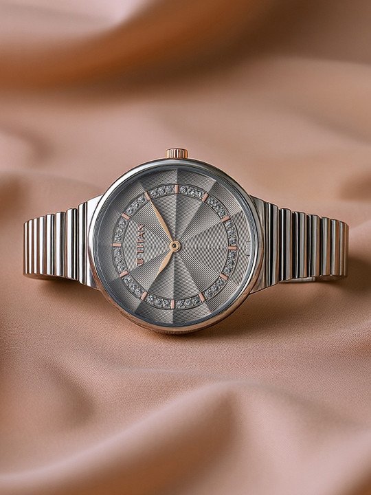 Titan Aura Quartz Analog With Grey Dial Watch For Women - Nt95245km02