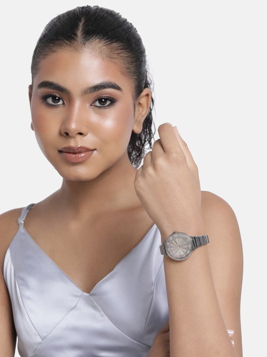 Titan Aura Quartz Analog With Grey Dial Watch For Women - Nt95245km02 - Image 10